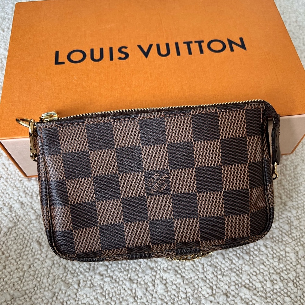 Brand new made in France Louis Vuitton Mini Pochette in Damier Ebene. Never worn